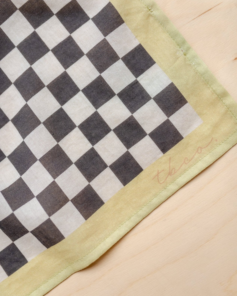 Klútur cotton square - black checkerboard