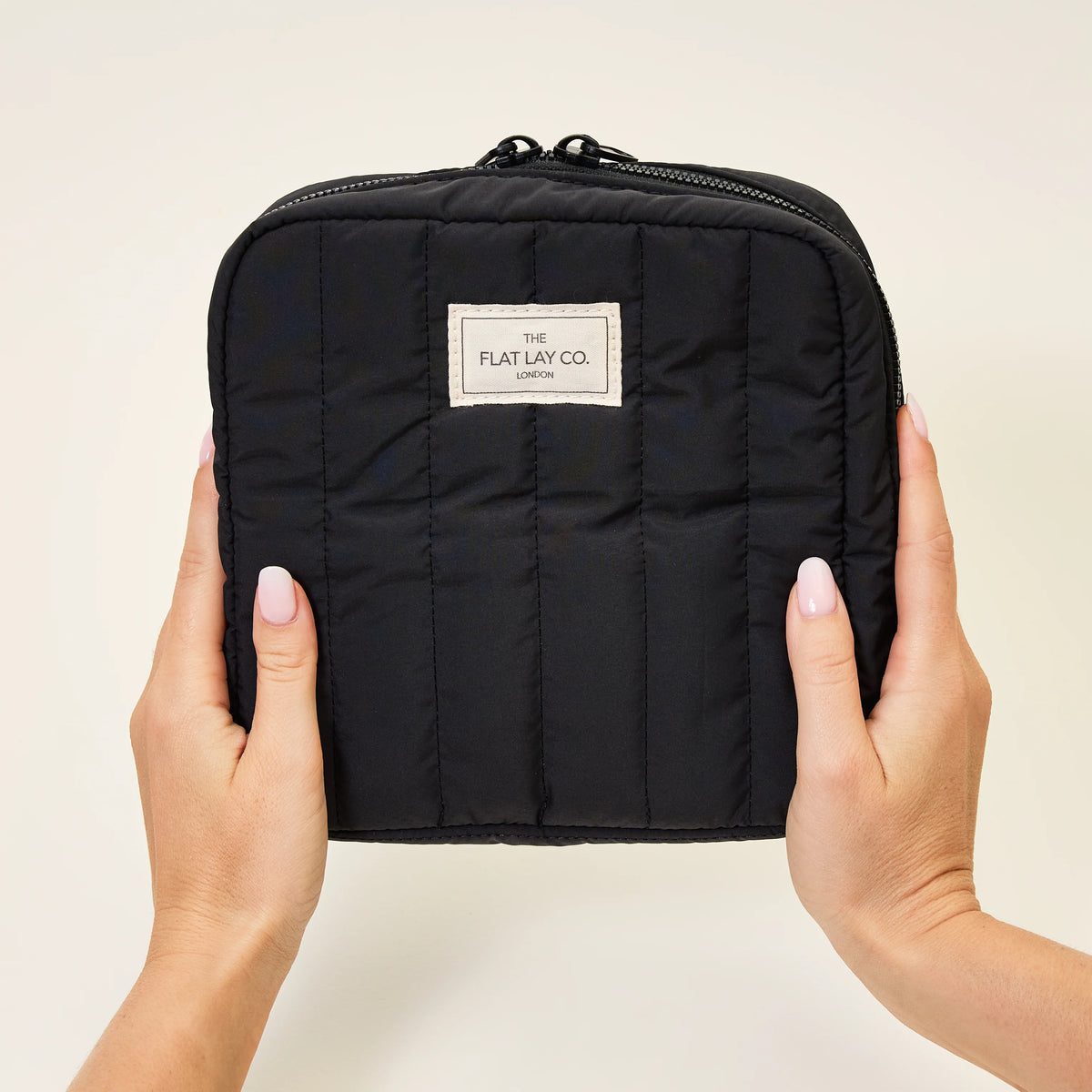 The Showcase, small - Black