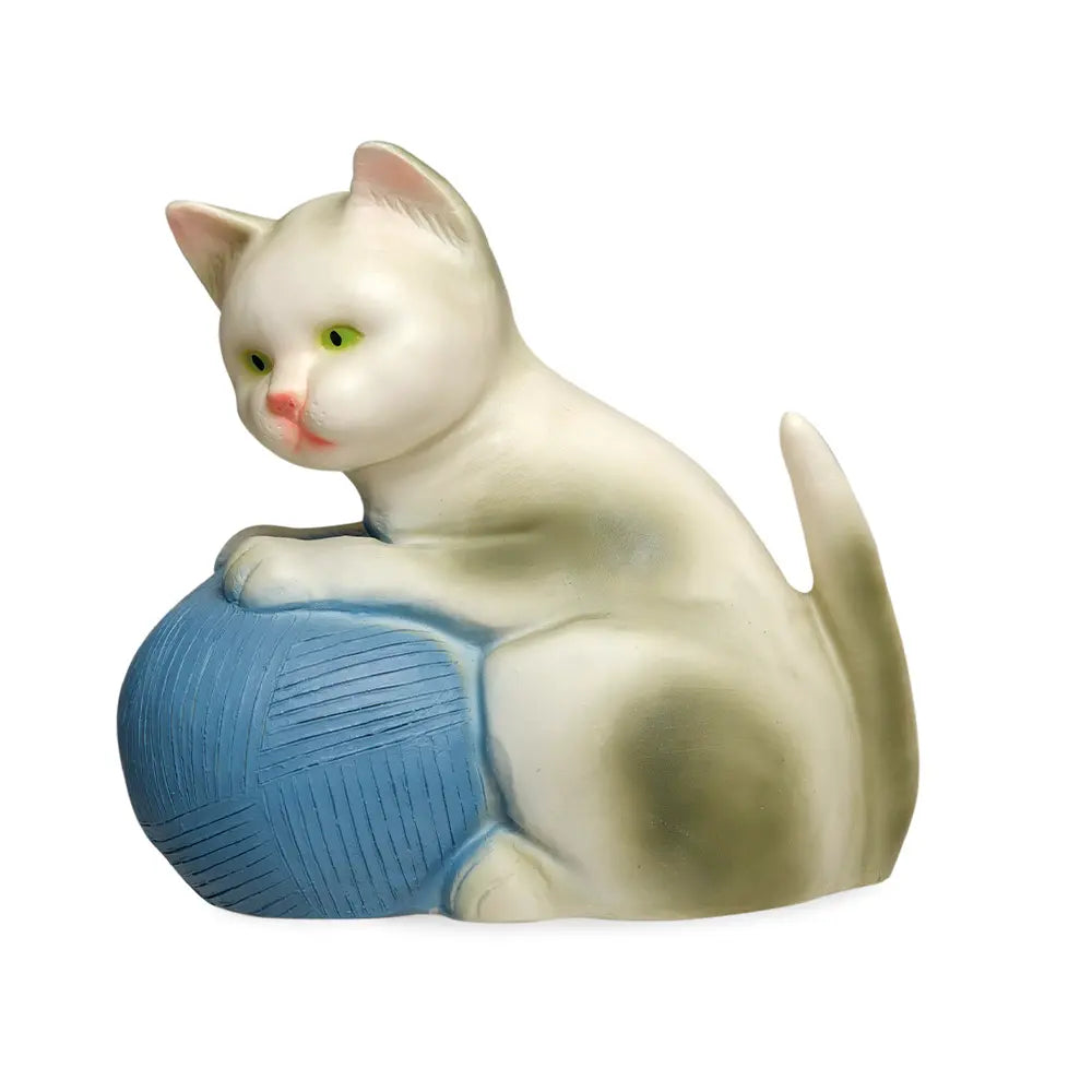 Lampi - Cat with blue wool