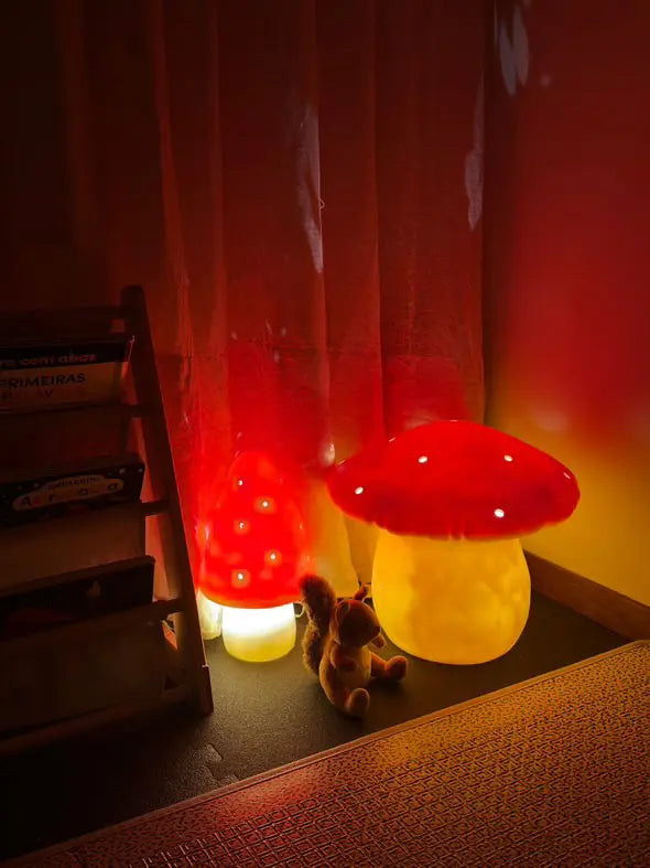 Lampi - Red Mushroom (small)