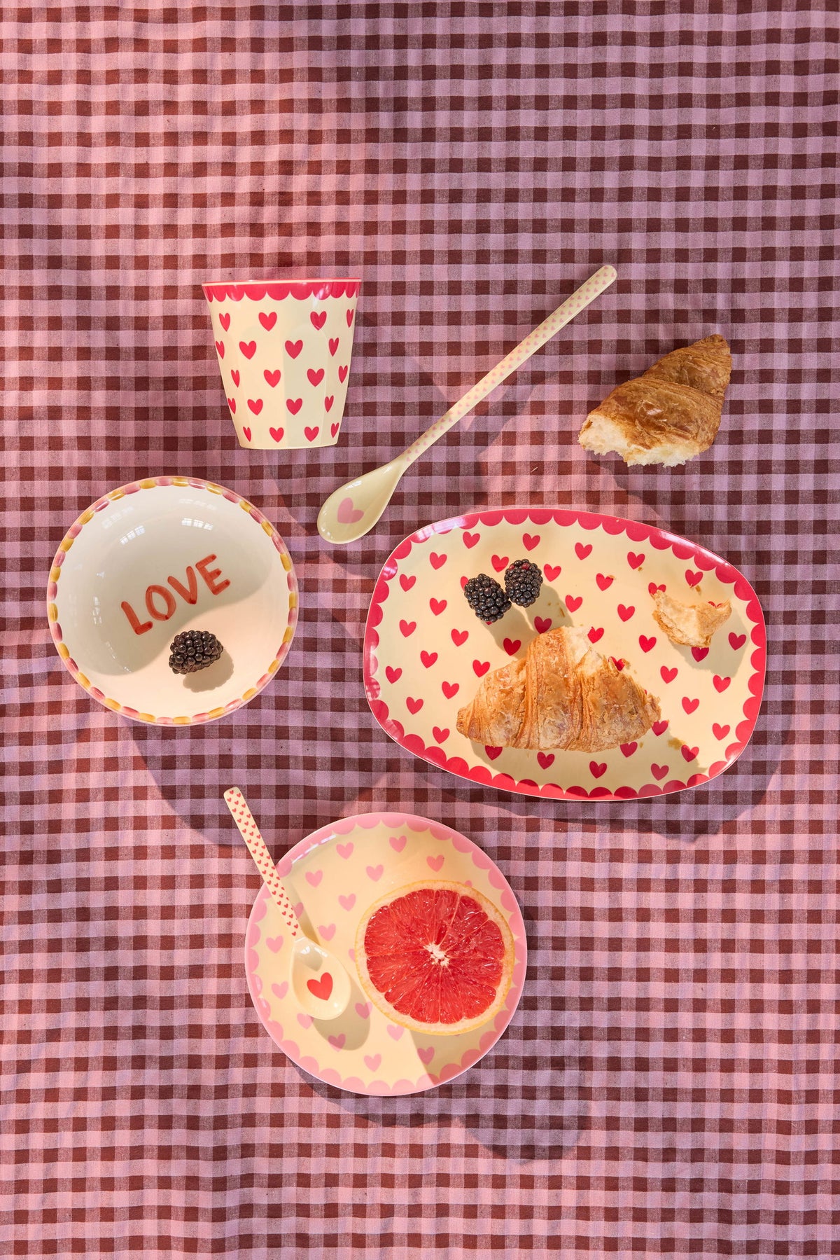 Framreiðsludiskur lítill melamine - Hearts Print/red