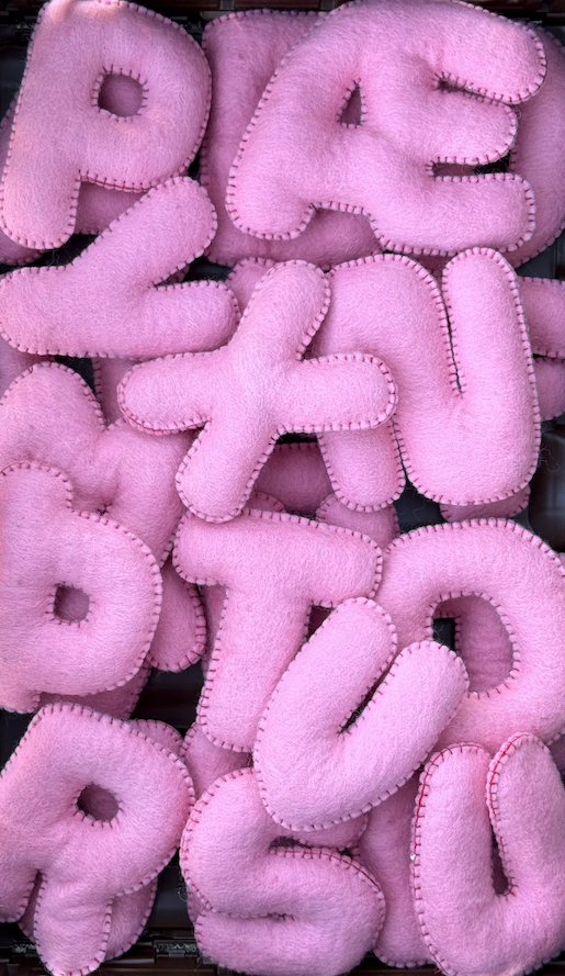 Þæfður bókstafur A-Ö - bleikir