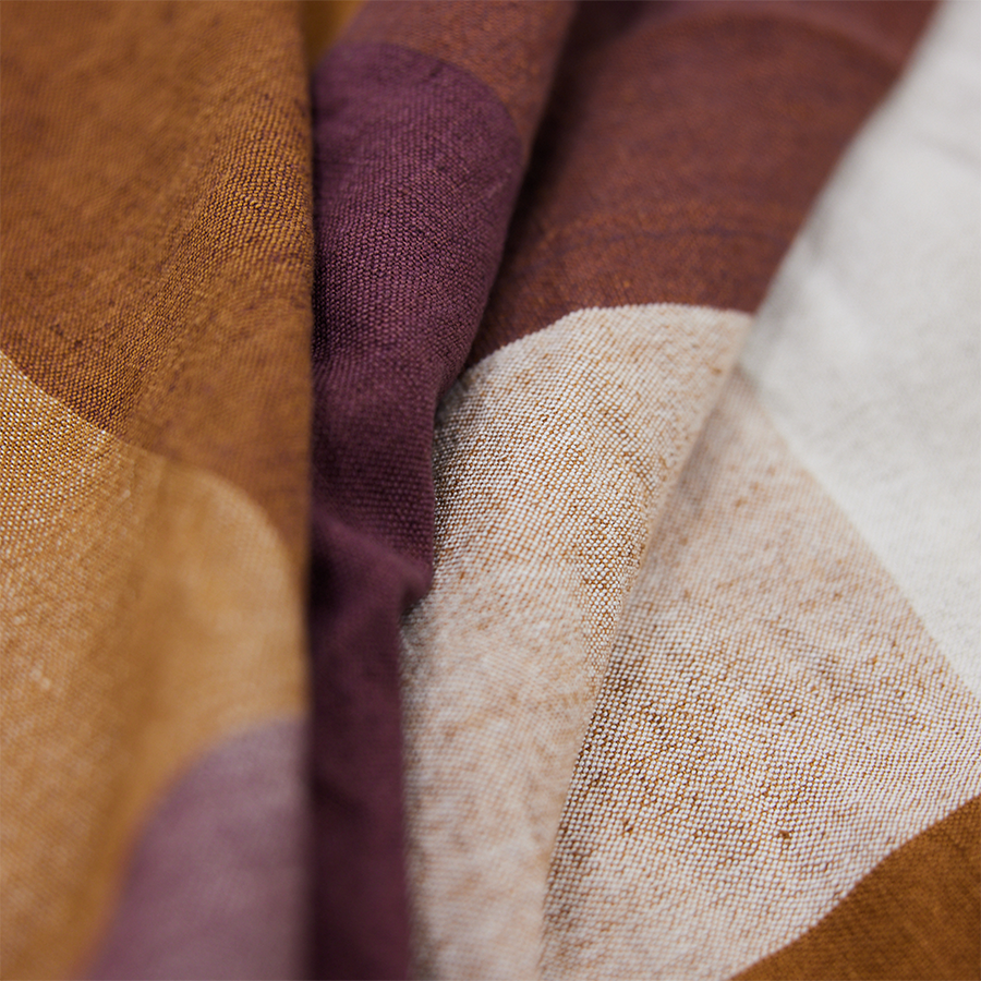 Vida borðdúkur 140x220 cm - amber/burgundy